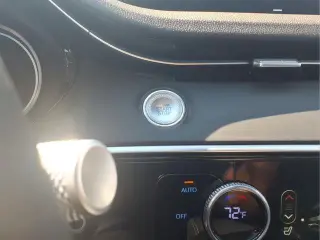 Genesis GV70 2025 AWD 2.5T Estándar 4p SUV