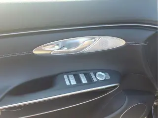 Genesis GV70 2025 AWD 2.5T Estándar 4p SUV