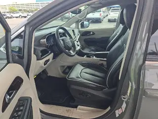 Chrysler Pacifica 2023 Limited 4dr Mini-Van