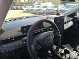 Ford Mustang Mach-E 2023 Premium 4dr SUV