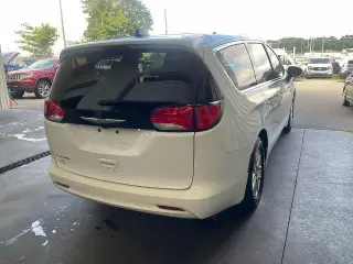 Chrysler Voyager 2024 LX 4dr Mini-Van