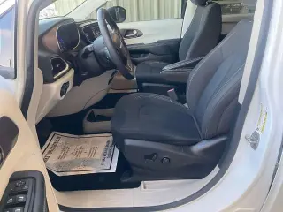 Chrysler Voyager 2024 LX 4dr Mini-Van