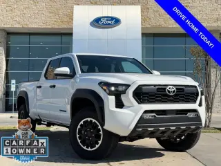 Toyota Tacoma 2024 4x4 SR5 4p Doble Cab 5.0 ft SB