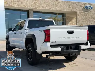 Toyota Tacoma 2024 4x4 SR5 4p Doble Cab 5.0 ft SB