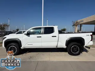 Toyota Tacoma 2024 4x4 SR5 4p Doble Cab 5.0 ft SB