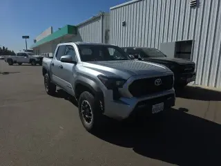 Toyota Tacoma 2024 4x4 TRD Todo Terreno 4p Doble Cabina 6.1 pies LB