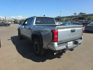 Toyota Tacoma 2024 4x4 TRD Todo Terreno 4p Doble Cabina 6.1 pies LB