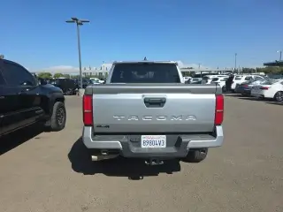 Toyota Tacoma 2024 4x4 TRD Todo Terreno 4p Doble Cabina 6.1 pies LB