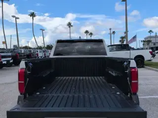Toyota Tacoma 2024 4x2 SR 4dr Cabina Doble Doble 5.0 ft SB