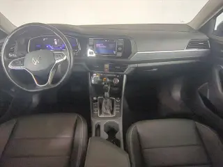 Volkswagen Jetta 2024 SE 4p Sedano