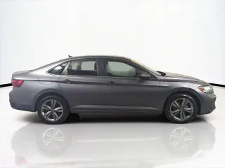 Volkswagen Jetta 2024 SE 4p Sedano