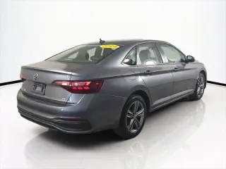 Volkswagen Jetta 2024 SE 4p Sedano