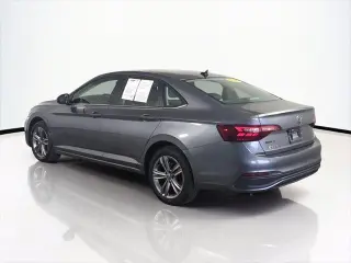 Volkswagen Jetta 2024 SE 4p Sedano