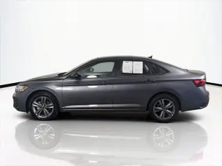 Volkswagen Jetta 2024 SE 4p Sedano