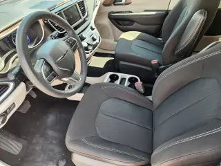 Chrysler Voyager 2023 LX 4dr Mini-Van