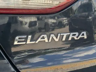 Hyundai ELANTRA 2017 SE 4dr Sedán (lanzamiento a mitad de año)