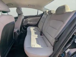 Hyundai ELANTRA 2017 SE 4dr Sedán (lanzamiento a mitad de año)