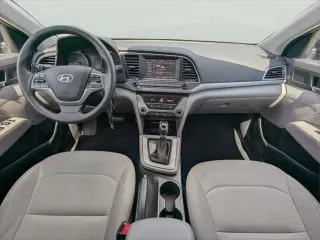 Hyundai ELANTRA 2017 SE 4dr Sedán (lanzamiento a mitad de año)
