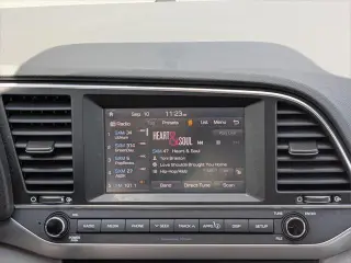 Hyundai ELANTRA 2017 SE 4dr Sedán (lanzamiento a mitad de año)