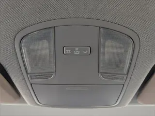 Hyundai ELANTRA 2017 SE 4dr Sedán (lanzamiento a mitad de año)