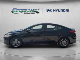 Hyundai ELANTRA 2017 SE 4dr Sedán (lanzamiento a mitad de año)