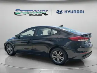 Hyundai ELANTRA 2017 SE 4dr Sedán (lanzamiento a mitad de año)
