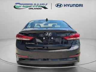Hyundai ELANTRA 2017 SE 4dr Sedán (lanzamiento a mitad de año)