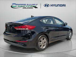 Hyundai ELANTRA 2017 SE 4dr Sedán (lanzamiento a mitad de año)