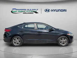 Hyundai ELANTRA 2017 SE 4dr Sedán (lanzamiento a mitad de año)