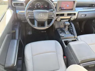 Toyota Tacoma 2024 4x4 SR5 4p Doble Cabina Doble 5.0 ft CB