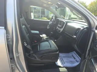 GMC Canyon 2016 4x4 SLT 4dr Cabina de escuadrón 5 pies de baranda trasera
