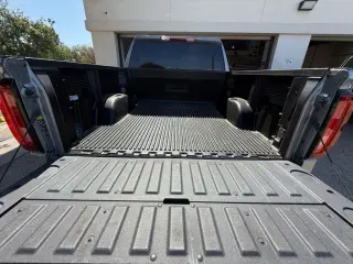 GMC Sierra 1500 2025 4x2 SLT 4dr Crew Cab 5,8 ft. CB
