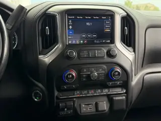 Chevrolet Silverado 1500 2021 4x2 LT 4 puertas Crew Cab 5,8 pies SB