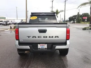 Toyota Tacoma 2024 4x2 SR5 4dr Double Cab 5.0 ft SB