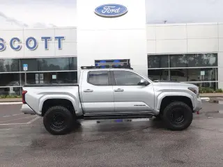Toyota Tacoma 2024 4x2 SR5 4dr Double Cab 5.0 ft SB