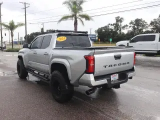 Toyota Tacoma 2024 4x2 SR5 4dr Double Cab 5.0 ft SB