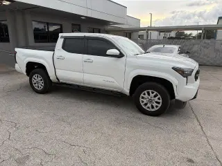 Toyota Tacoma 2025 4x2 SR5 4dr Cab doble 6.1 ft LB
