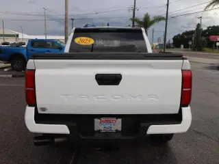 Toyota Tacoma 2025 4x2 SR5 4dr Cab doble 6.1 ft LB