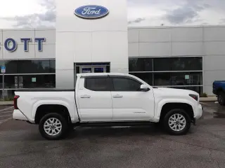 Toyota Tacoma 2025 4x2 SR5 4dr Cab doble 6.1 ft LB