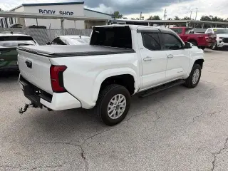Toyota Tacoma 2025 4x2 SR5 4dr Cab doble 6.1 ft LB
