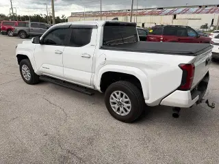 Toyota Tacoma 2025 4x2 SR5 4dr Cab doble 6.1 ft LB
