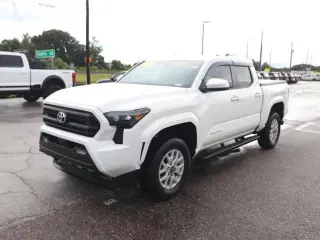 Toyota Tacoma 2025 4x2 SR5 4dr Cab doble 6.1 ft LB