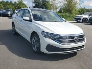 Volkswagen Jetta 2024 SE 4dr Sedán