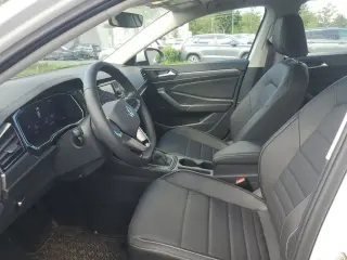 Volkswagen Jetta 2024 SE 4dr Sedán