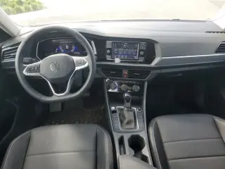 Volkswagen Jetta 2024 SE 4dr Sedán