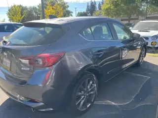 Mazda Mazda3 2018 Touring 4 puertas Hatchback 6M