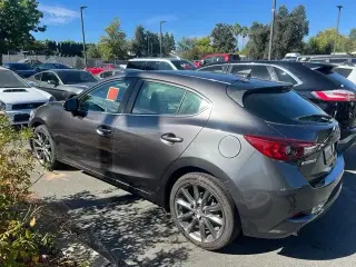 Mazda Mazda3 2018 Touring 4 puertas Hatchback 6M