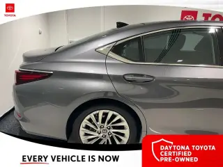 Sedán Lexus ES 350 Ultra Luxury de 4 puertas y 2020
