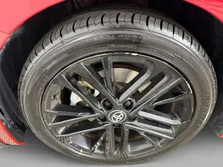 Toyota Camry 2025 SE Sedán 4 puertas