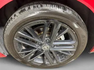 Toyota Camry 2025 SE Sedán 4 puertas